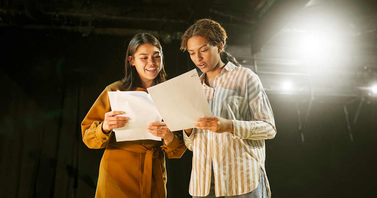 El guion teatral: 8 características clave