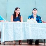La cena una situación jocosa y social muy real