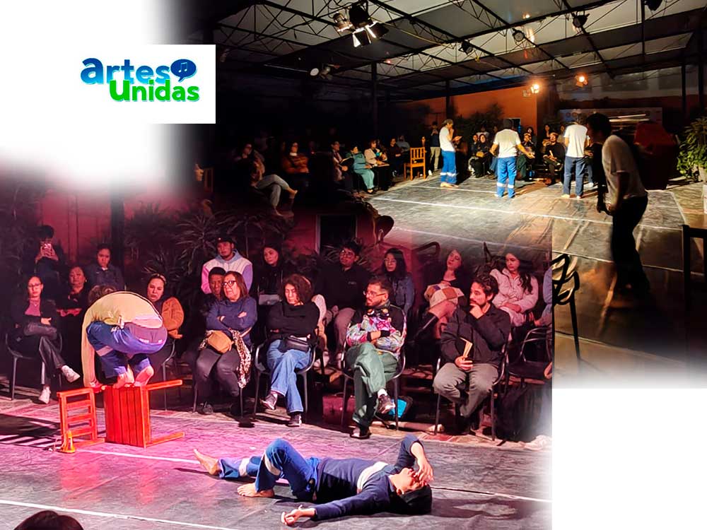 La obra de teatro La Mar, se desarrolla en un escenario que simula un barco a motor en el mar peruano.