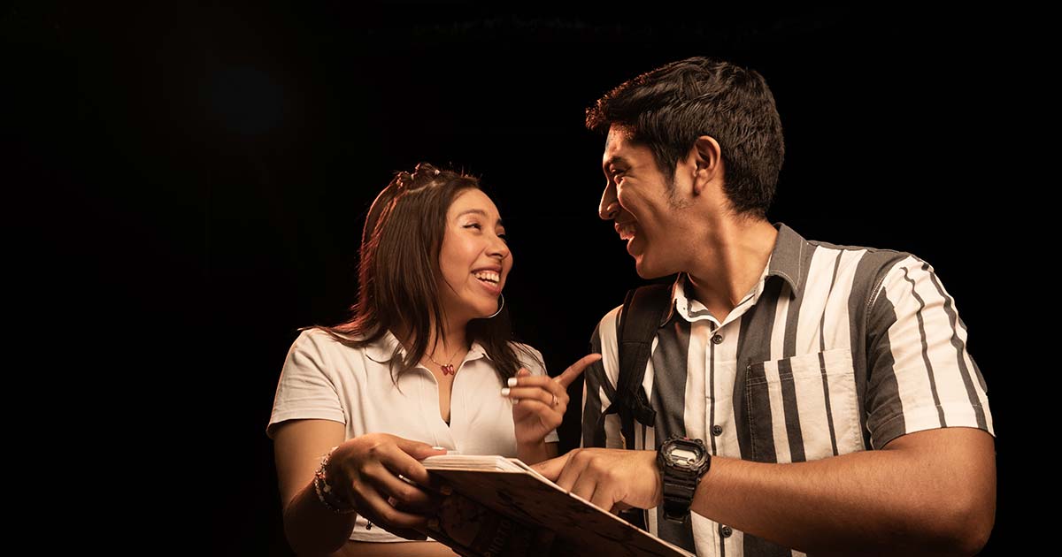 Piero Rodríguez y Dayjhan Priscila dos jóvenes valores del emprendimiento teatral ahora en Arequipa